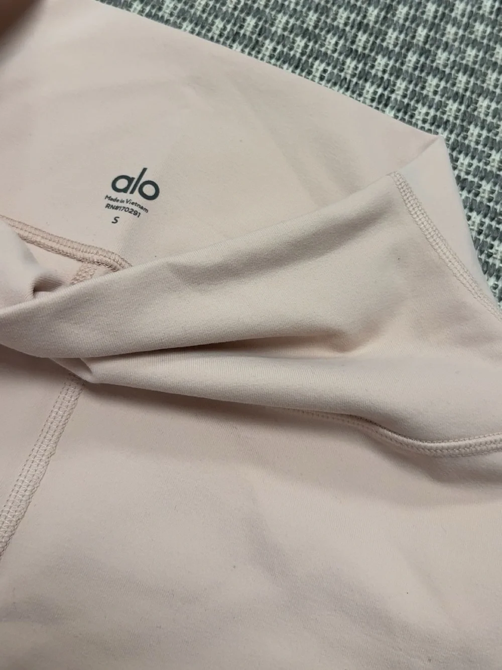 Alo Yoga 5” Airbrush High-Waist Biker Short in Pink Quarts